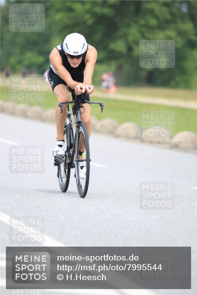 21.06.2025 - 27. Vierlanden-Triathlon H.Heesch http://msf.ph/oto/7995544 15.06.2025 12:17:27 Radfahren 723, 859, 866 meine-sportfotos.de