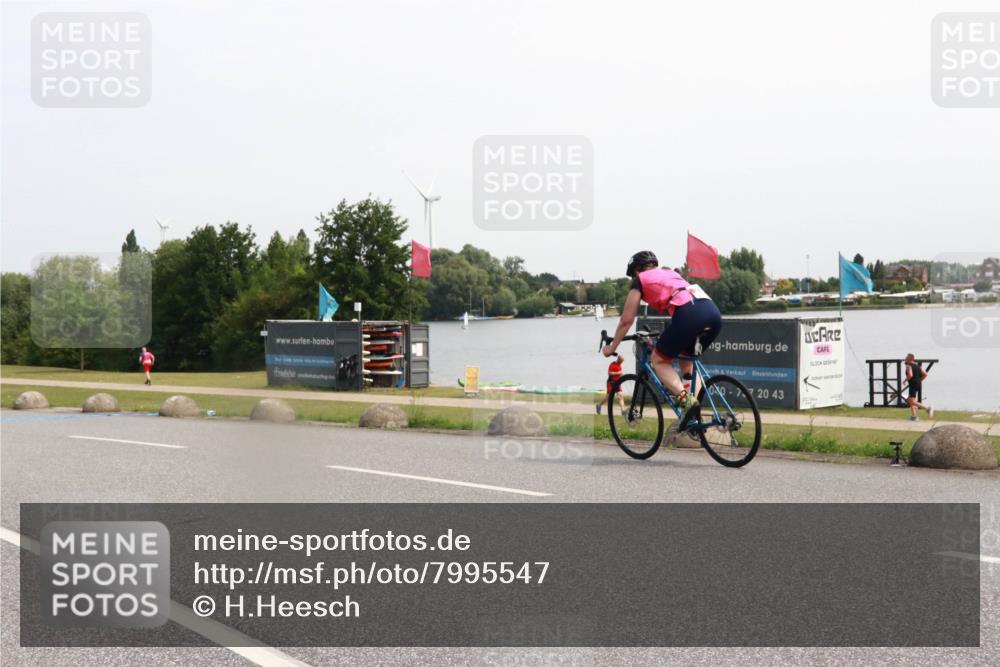 21.06.2025 - 27. Vierlanden-Triathlon H.Heesch http://msf.ph/oto/7995547 15.06.2025 11:27:23 Radfahren 885 meine-sportfotos.de
