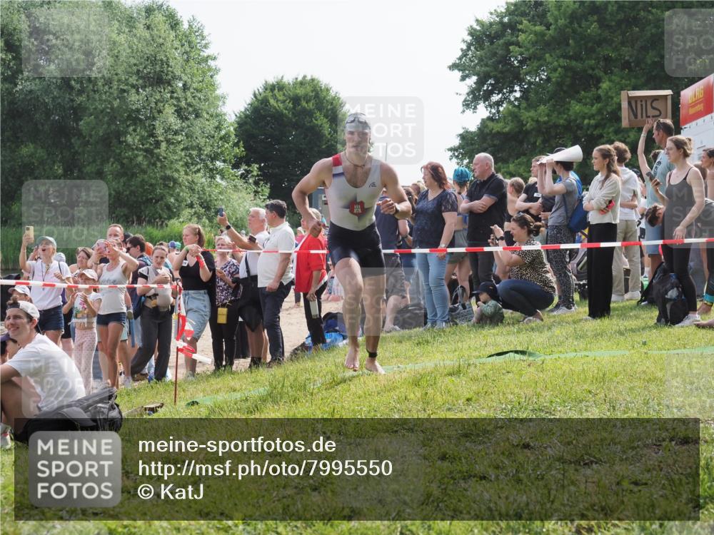 15.06.2025 - 27. Vierlanden-Triathlon KatJ http://msf.ph/oto/7995550 15.06.2025 09:55:14 Schwimmen 299, 306, 311, 326 meine-sportfotos.de