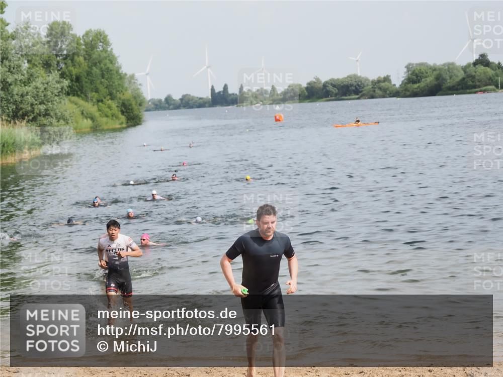 21.06.2025 - 27. Vierlanden-Triathlon MichiJ http://msf.ph/oto/7995561 15.06.2026 09:57:14 Schwimmen 263, 293, 296, 343 meine-sportfotos.de