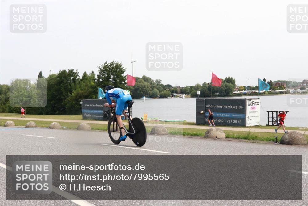 21.06.2025 - 27. Vierlanden-Triathlon H.Heesch http://msf.ph/oto/7995565 15.06.2025 11:27:26 Radfahren 251, 767 meine-sportfotos.de