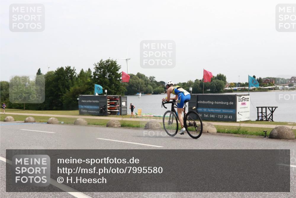 21.06.2025 - 27. Vierlanden-Triathlon H.Heesch http://msf.ph/oto/7995580 15.06.2025 11:27:30 Radfahren 251, 767 meine-sportfotos.de