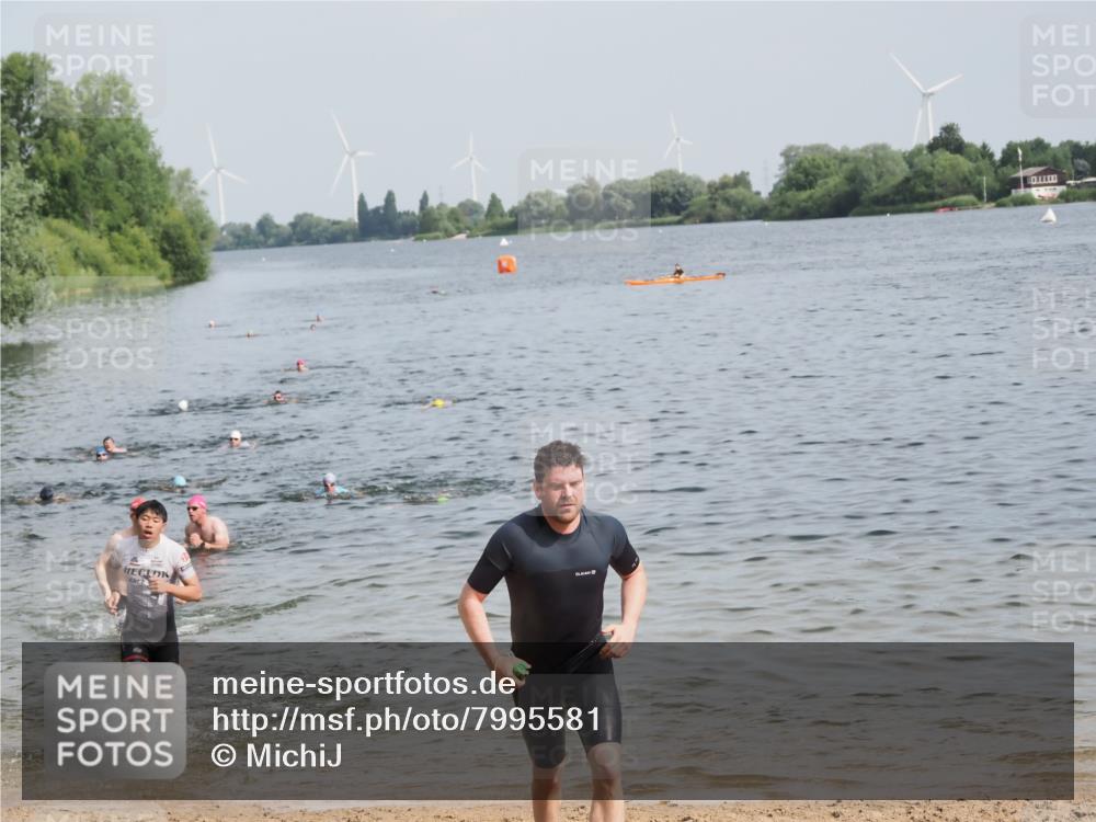 21.06.2025 - 27. Vierlanden-Triathlon MichiJ http://msf.ph/oto/7995581 15.06.2026 09:57:15 Schwimmen 263, 293, 296, 343 meine-sportfotos.de