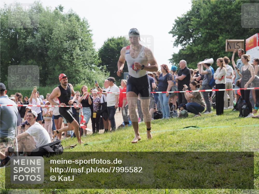 15.06.2025 - 27. Vierlanden-Triathlon KatJ http://msf.ph/oto/7995582 15.06.2025 09:55:15 Schwimmen 299, 306, 311, 326 meine-sportfotos.de
