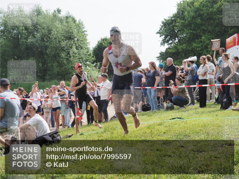 15.06.2025 - 27. Vierlanden-Triathlon KatJ http://msf.ph/oto/7995597 15.06.2025 09:55:15 Schwimmen 299, 306, 311, 326 meine-sportfotos.de