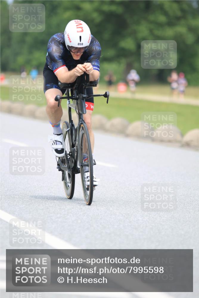 21.06.2025 - 27. Vierlanden-Triathlon H.Heesch http://msf.ph/oto/7995598 15.06.2025 12:17:34 Radfahren 723, 853, 859 meine-sportfotos.de