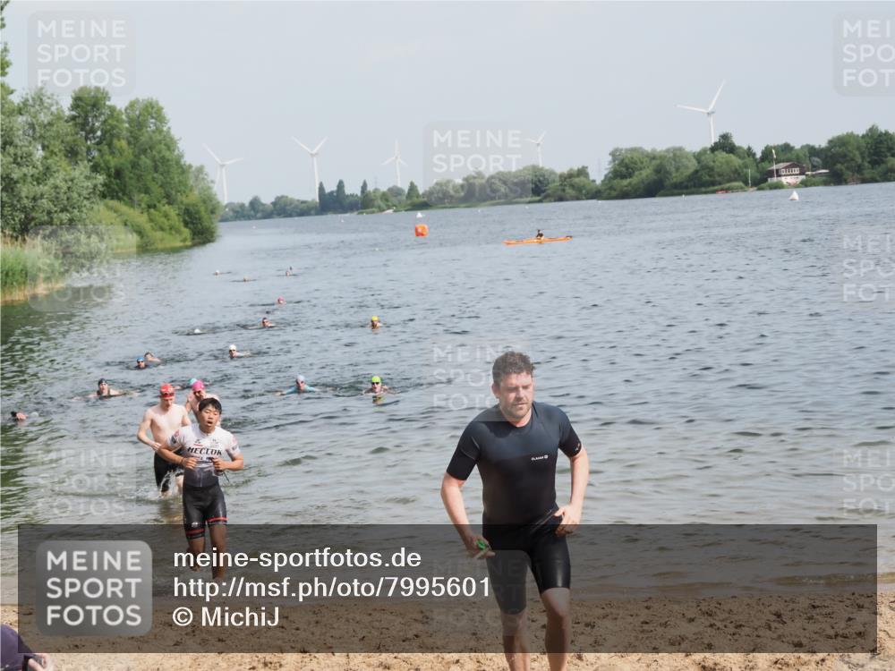 21.06.2025 - 27. Vierlanden-Triathlon MichiJ http://msf.ph/oto/7995601 15.06.2026 09:57:16 Schwimmen 263, 293, 296, 343 meine-sportfotos.de