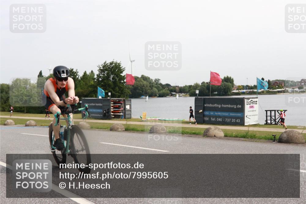 21.06.2025 - 27. Vierlanden-Triathlon H.Heesch http://msf.ph/oto/7995605 15.06.2025 11:27:38 Radfahren 47, 84, 650, 979 meine-sportfotos.de