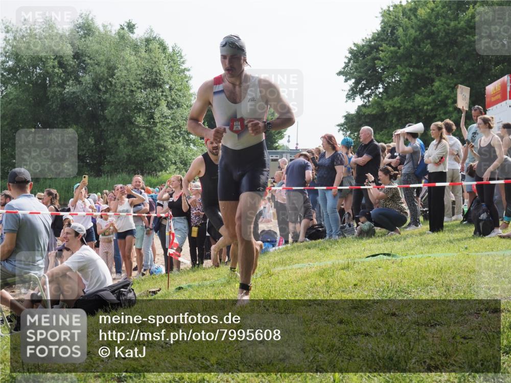 15.06.2025 - 27. Vierlanden-Triathlon KatJ http://msf.ph/oto/7995608 15.06.2025 09:55:15 Schwimmen 299, 306, 311, 326 meine-sportfotos.de