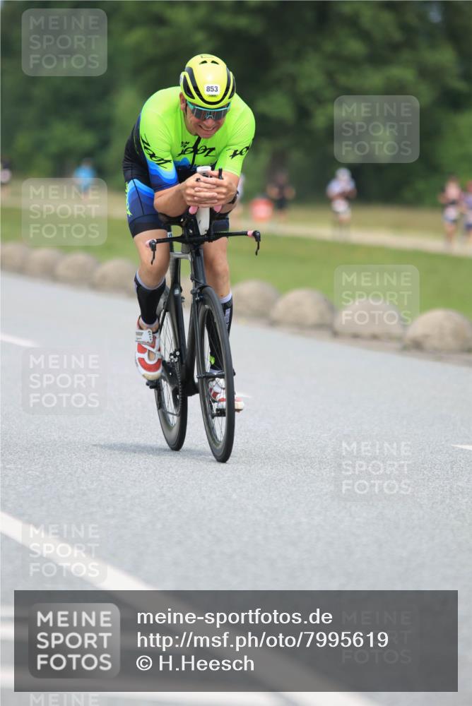 21.06.2025 - 27. Vierlanden-Triathlon H.Heesch http://msf.ph/oto/7995619 15.06.2025 12:17:36 Radfahren 853, 859 meine-sportfotos.de