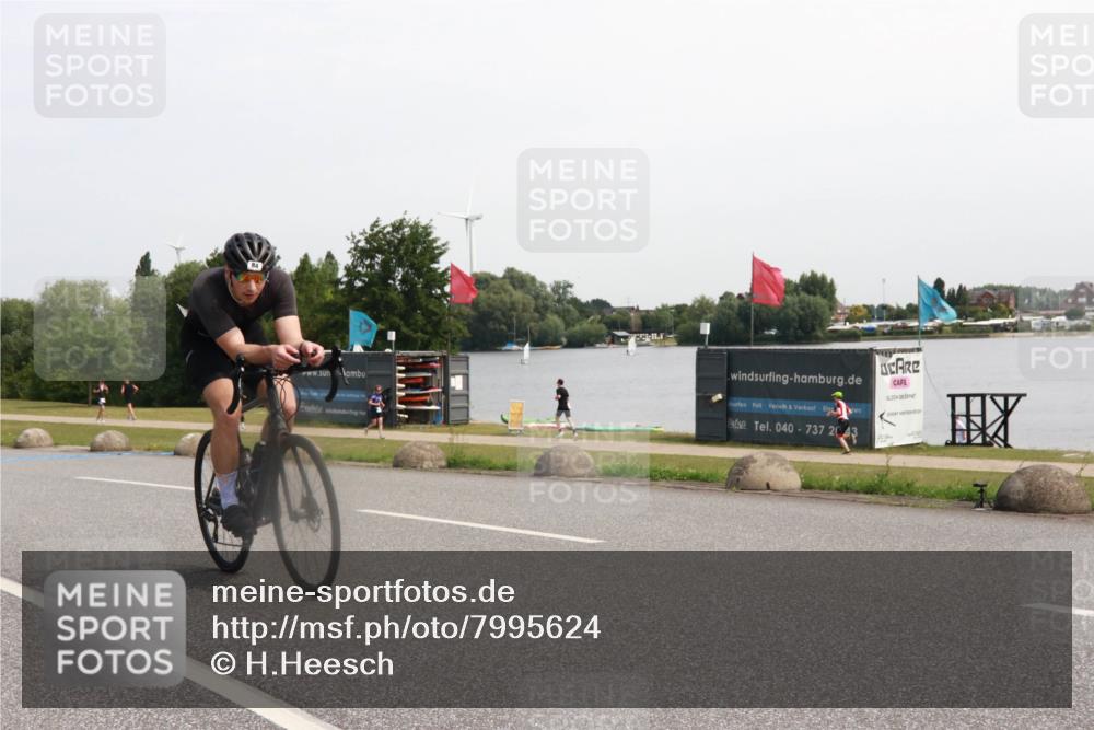 21.06.2025 - 27. Vierlanden-Triathlon H.Heesch http://msf.ph/oto/7995624 15.06.2025 11:27:40 Radfahren 47, 84, 650 meine-sportfotos.de