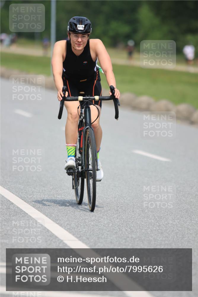 21.06.2025 - 27. Vierlanden-Triathlon H.Heesch http://msf.ph/oto/7995626 15.06.2025 12:05:51 Radfahren 945 meine-sportfotos.de