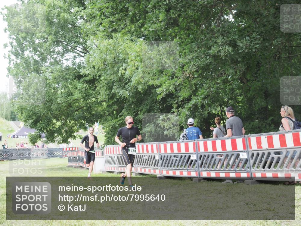 21.06.2025 - 27. Vierlanden-Triathlon KatJ http://msf.ph/oto/7995640 15.06.2025 12:47:41 Ziel 651, 863 meine-sportfotos.de