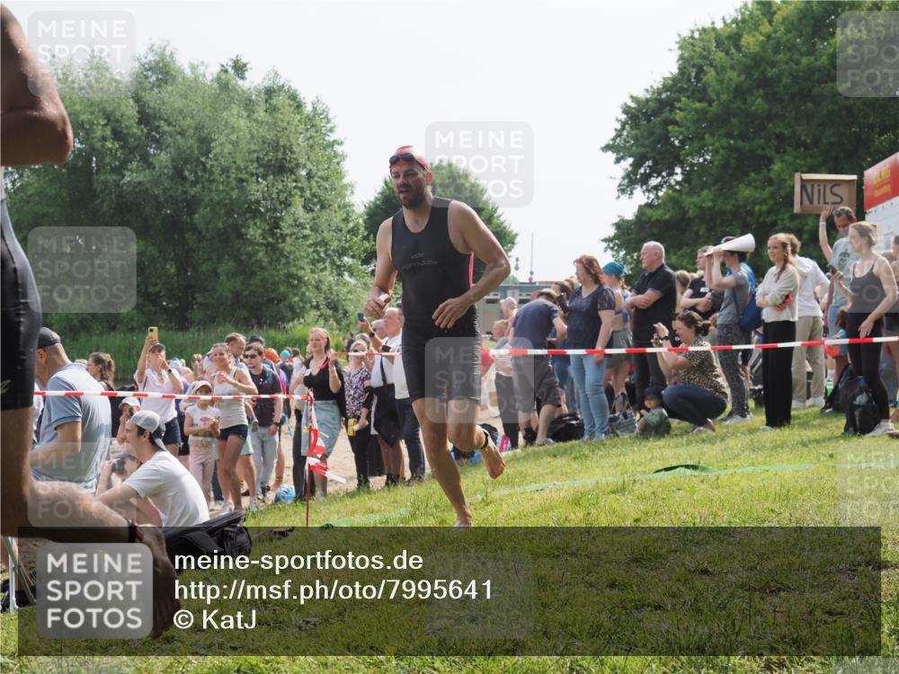 15.06.2025 - 27. Vierlanden-Triathlon KatJ http://msf.ph/oto/7995641 15.06.2025 09:55:16 Schwimmen 299, 306, 311, 326 meine-sportfotos.de