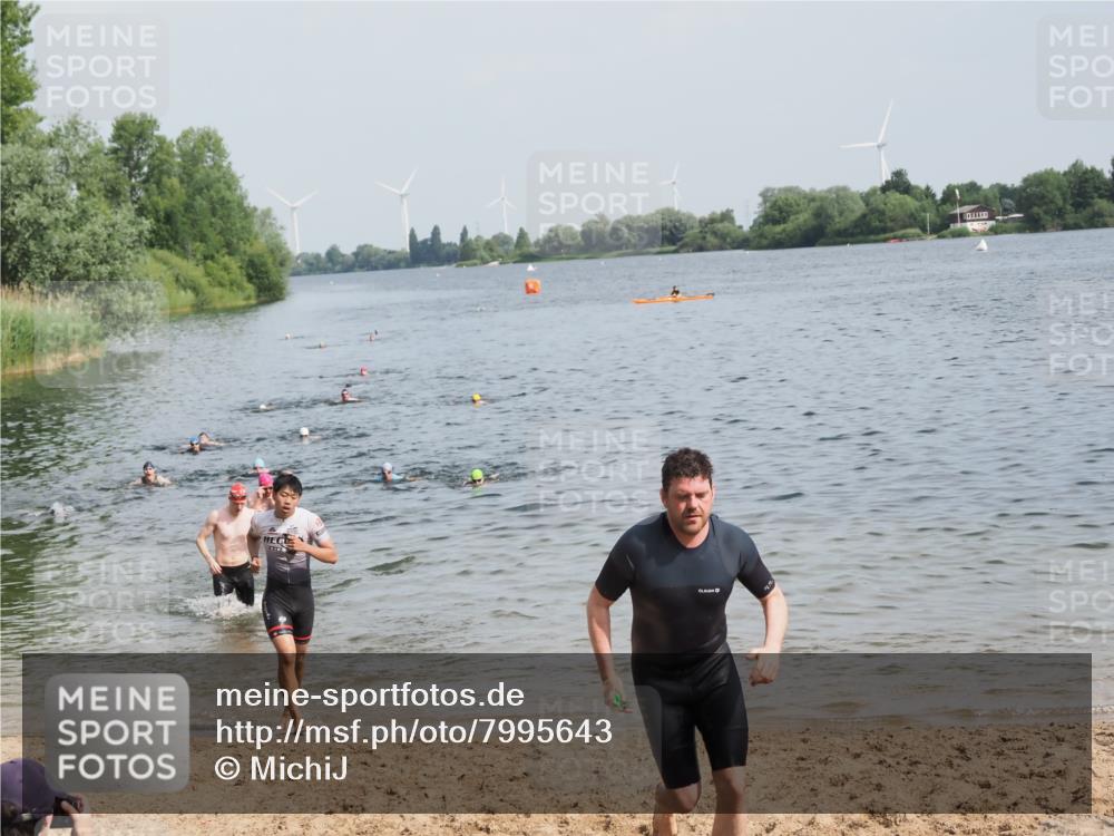 21.06.2025 - 27. Vierlanden-Triathlon MichiJ http://msf.ph/oto/7995643 15.06.2026 09:57:16 Schwimmen 263, 293, 296, 343 meine-sportfotos.de