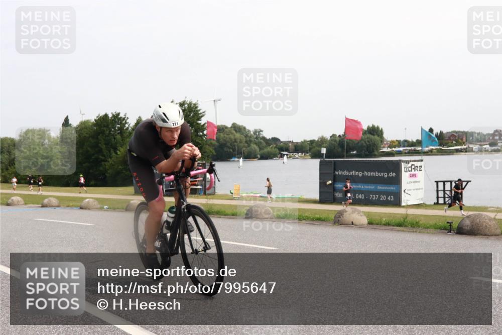 21.06.2025 - 27. Vierlanden-Triathlon H.Heesch http://msf.ph/oto/7995647 15.06.2025 11:27:50 Radfahren 771 meine-sportfotos.de