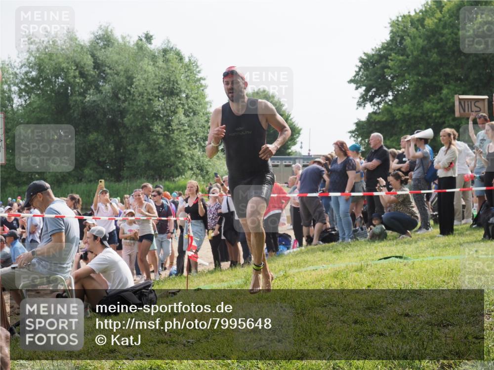 15.06.2025 - 27. Vierlanden-Triathlon KatJ http://msf.ph/oto/7995648 15.06.2025 09:55:16 Schwimmen 299, 306, 311, 326 meine-sportfotos.de