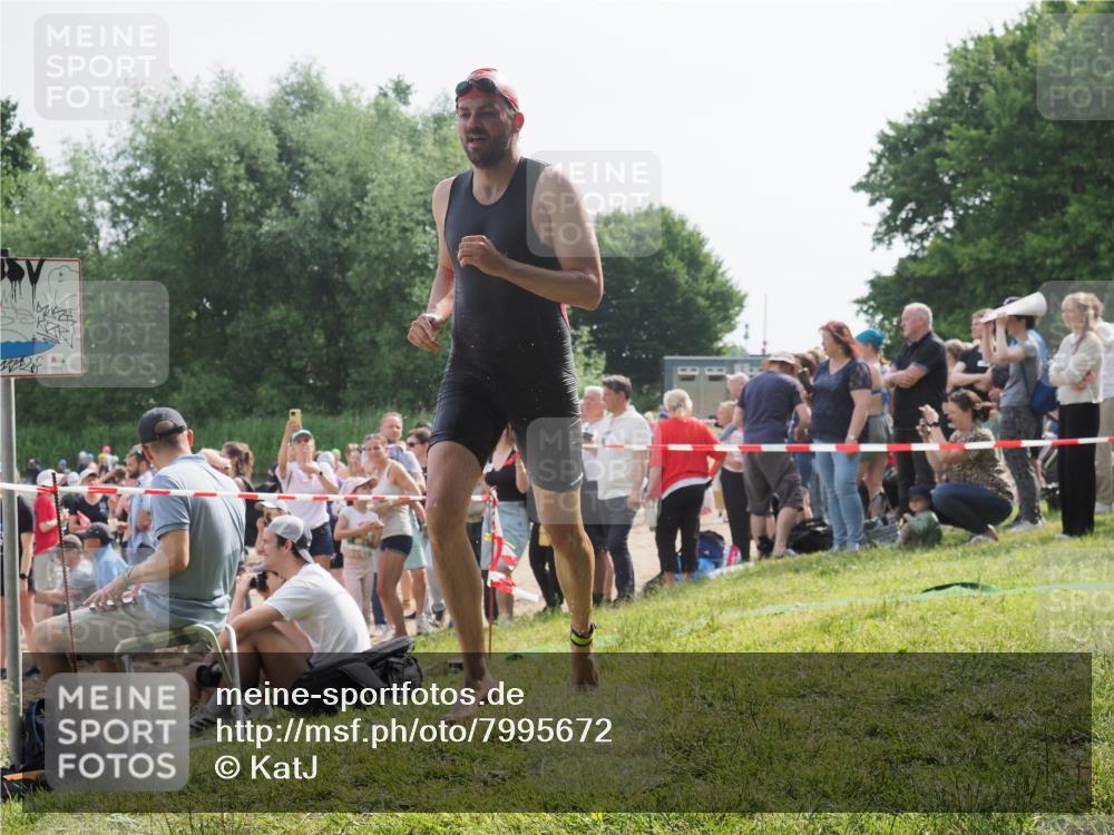 15.06.2025 - 27. Vierlanden-Triathlon KatJ http://msf.ph/oto/7995672 15.06.2025 09:55:17 Schwimmen 299, 306, 311, 326 meine-sportfotos.de