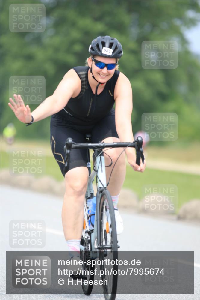 21.06.2025 - 27. Vierlanden-Triathlon H.Heesch http://msf.ph/oto/7995674 15.06.2025 12:18:03 Radfahren 742 meine-sportfotos.de