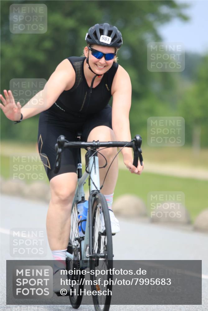 21.06.2025 - 27. Vierlanden-Triathlon H.Heesch http://msf.ph/oto/7995683 15.06.2025 12:18:03 Radfahren 742 meine-sportfotos.de