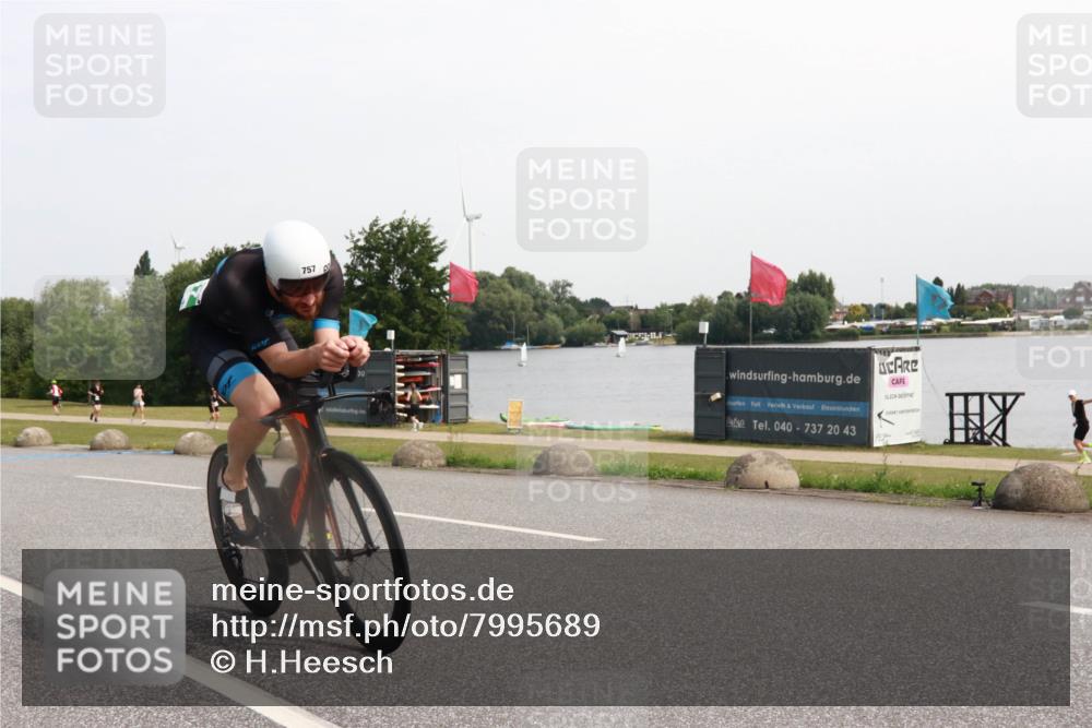 21.06.2025 - 27. Vierlanden-Triathlon H.Heesch http://msf.ph/oto/7995689 15.06.2025 11:27:53 Radfahren 757, 771, 826 meine-sportfotos.de