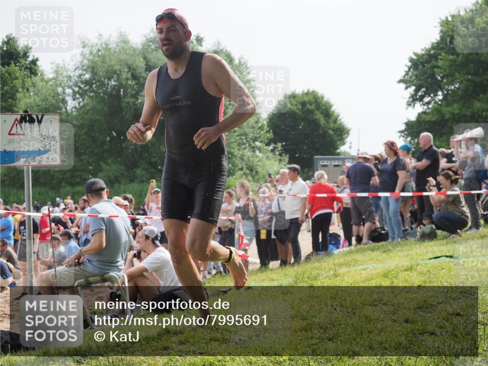 15.06.2025 - 27. Vierlanden-Triathlon KatJ http://msf.ph/oto/7995691 15.06.2025 09:55:17 Schwimmen 299, 306, 311, 326 meine-sportfotos.de