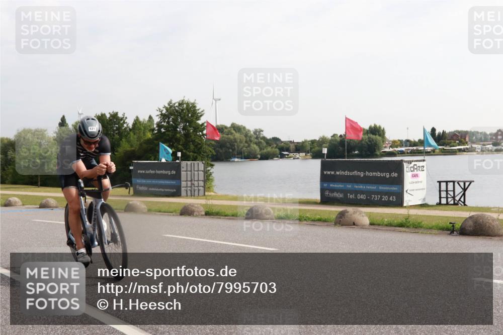 15.06.2025 - 27. Vierlanden-Triathlon H.Heesch http://msf.ph/oto/7995703 15.06.2025 09:20:51 Radfahren 88, 121, 194 meine-sportfotos.de