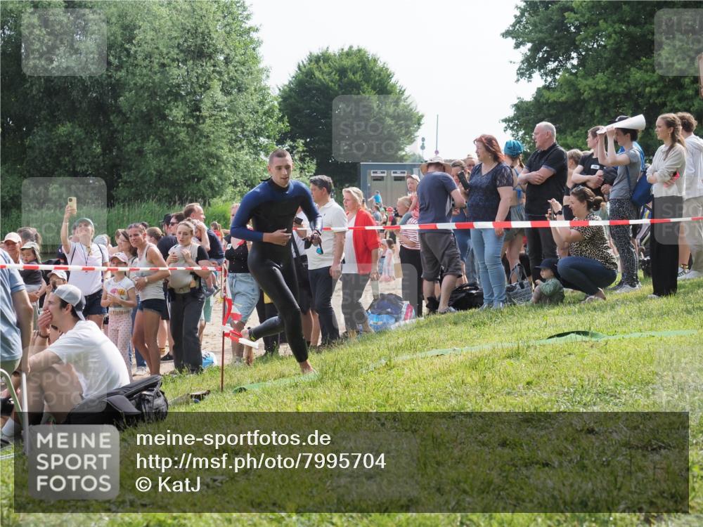 15.06.2025 - 27. Vierlanden-Triathlon KatJ http://msf.ph/oto/7995704 15.06.2025 09:55:19 Schwimmen 299, 306, 311, 326, 348 meine-sportfotos.de