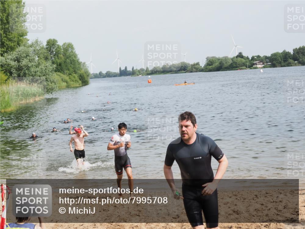 21.06.2025 - 27. Vierlanden-Triathlon MichiJ http://msf.ph/oto/7995708 15.06.2026 09:57:17 Schwimmen 263, 293, 296, 343 meine-sportfotos.de