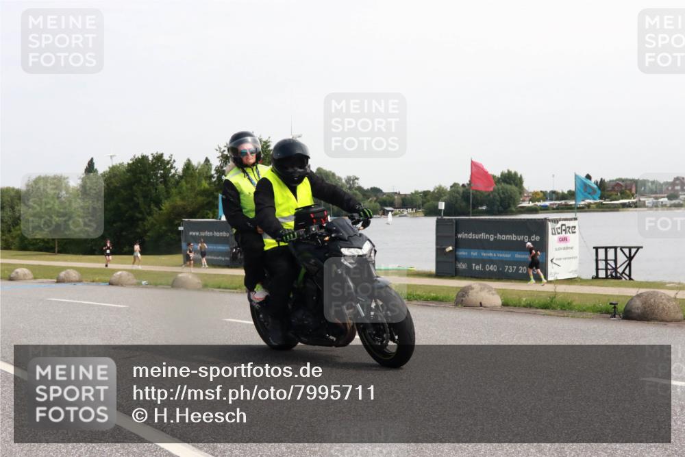 21.06.2025 - 27. Vierlanden-Triathlon H.Heesch http://msf.ph/oto/7995711 15.06.2025 11:27:55 Radfahren 757, 771, 826 meine-sportfotos.de