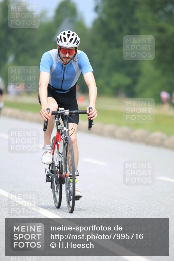 21.06.2025 - 27. Vierlanden-Triathlon H.Heesch http://msf.ph/oto/7995716 15.06.2025 12:18:17 Radfahren 683 meine-sportfotos.de