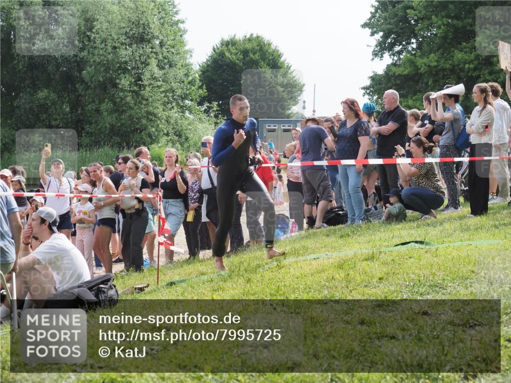 15.06.2025 - 27. Vierlanden-Triathlon KatJ http://msf.ph/oto/7995725 15.06.2025 09:55:19 Schwimmen 299, 306, 311, 326, 348 meine-sportfotos.de