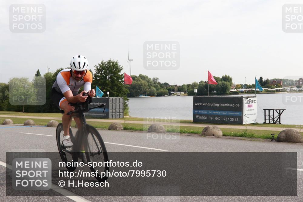 15.06.2025 - 27. Vierlanden-Triathlon H.Heesch http://msf.ph/oto/7995730 15.06.2025 09:21:06 Radfahren 145, 213 meine-sportfotos.de