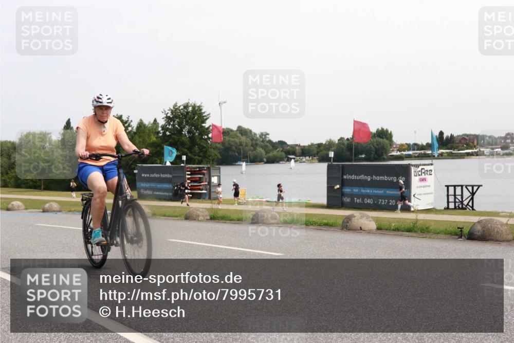 21.06.2025 - 27. Vierlanden-Triathlon H.Heesch http://msf.ph/oto/7995731 15.06.2025 11:27:59 Radfahren 498, 757, 826 meine-sportfotos.de