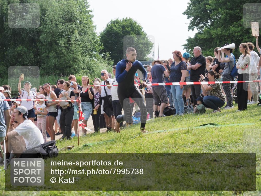 15.06.2025 - 27. Vierlanden-Triathlon KatJ http://msf.ph/oto/7995738 15.06.2025 09:55:19 Schwimmen 299, 306, 311, 326, 348 meine-sportfotos.de