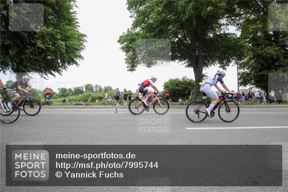 15.06.2025 - 7 Türme Triathlon Yannick Fuchs http://msf.ph/oto/7995744 15.06.2025 13:44:05 Radfahren 662, 732, 771, 794, 1128, 1151, 1184 meine-sportfotos.de