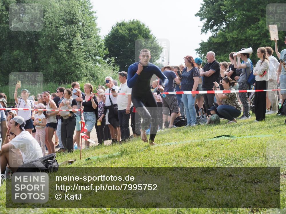 15.06.2025 - 27. Vierlanden-Triathlon KatJ http://msf.ph/oto/7995752 15.06.2025 09:55:19 Schwimmen 299, 306, 311, 326, 348 meine-sportfotos.de