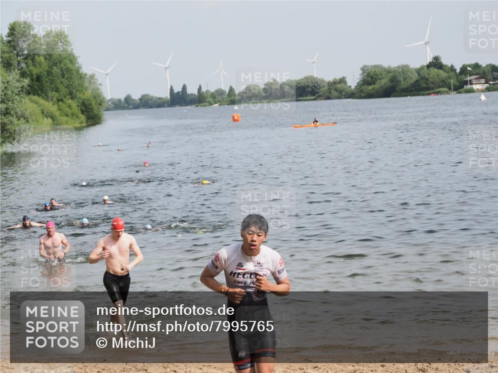 21.06.2025 - 27. Vierlanden-Triathlon MichiJ http://msf.ph/oto/7995765 15.06.2026 09:57:19 Schwimmen 263, 293, 296, 343 meine-sportfotos.de