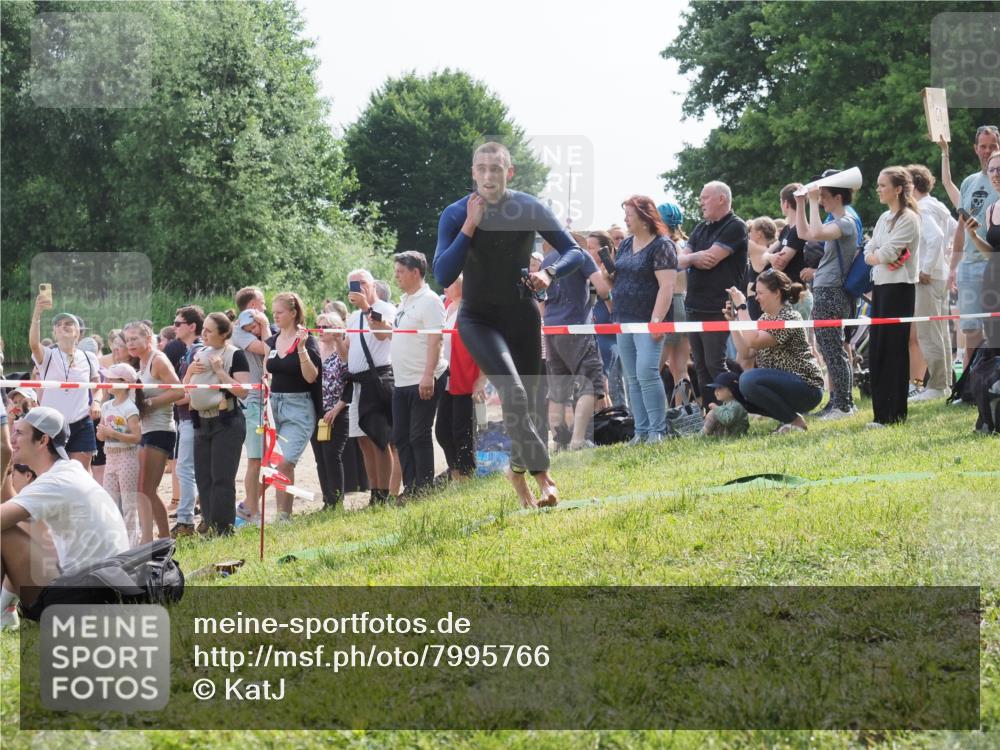 15.06.2025 - 27. Vierlanden-Triathlon KatJ http://msf.ph/oto/7995766 15.06.2025 09:55:20 Schwimmen 299, 306, 311, 348, 353 meine-sportfotos.de