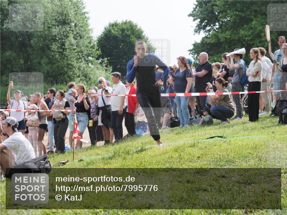 15.06.2025 - 27. Vierlanden-Triathlon KatJ http://msf.ph/oto/7995776 15.06.2025 09:55:20 Schwimmen 299, 306, 311, 348, 353 meine-sportfotos.de