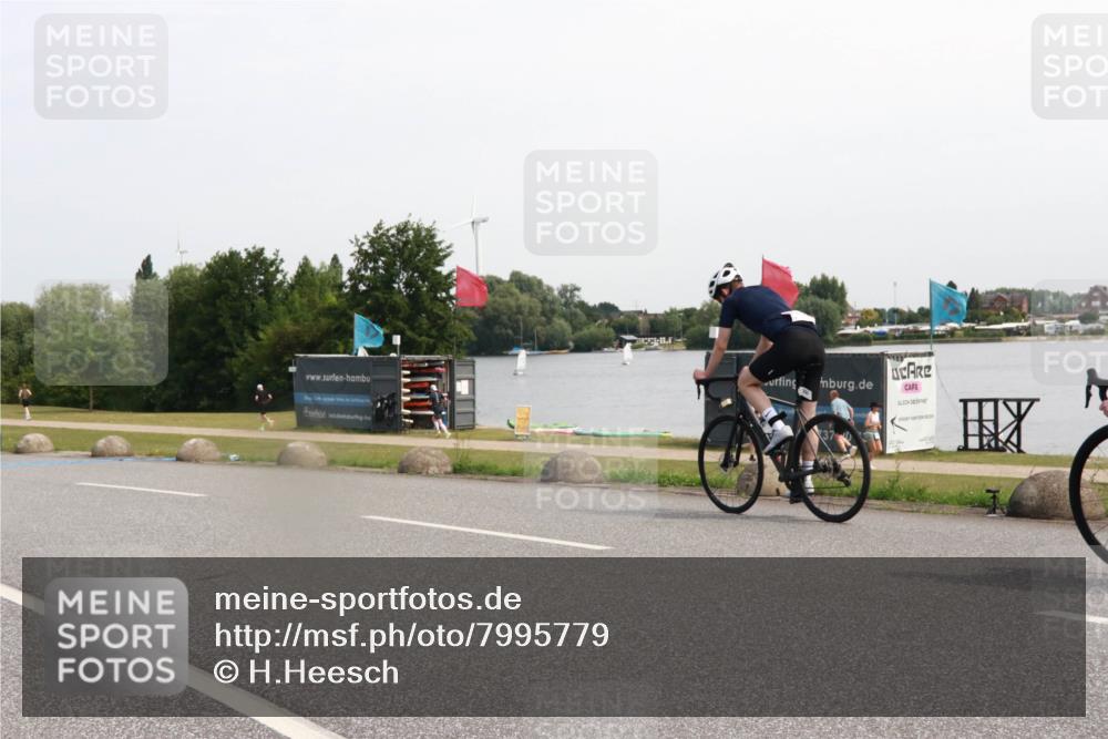 21.06.2025 - 27. Vierlanden-Triathlon H.Heesch http://msf.ph/oto/7995779 15.06.2025 11:28:04 Radfahren 498, 933 meine-sportfotos.de