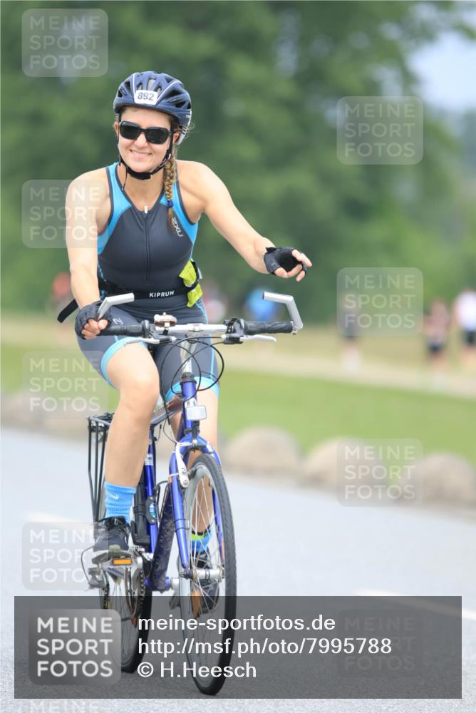 21.06.2025 - 27. Vierlanden-Triathlon H.Heesch http://msf.ph/oto/7995788 15.06.2025 12:18:32 Radfahren 781, 892 meine-sportfotos.de