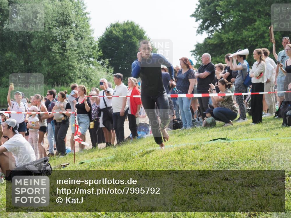 15.06.2025 - 27. Vierlanden-Triathlon KatJ http://msf.ph/oto/7995792 15.06.2025 09:55:20 Schwimmen 299, 306, 311, 348, 353 meine-sportfotos.de