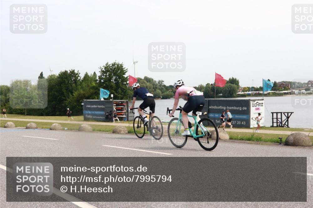 21.06.2025 - 27. Vierlanden-Triathlon H.Heesch http://msf.ph/oto/7995794 15.06.2025 11:28:04 Radfahren 498, 933 meine-sportfotos.de