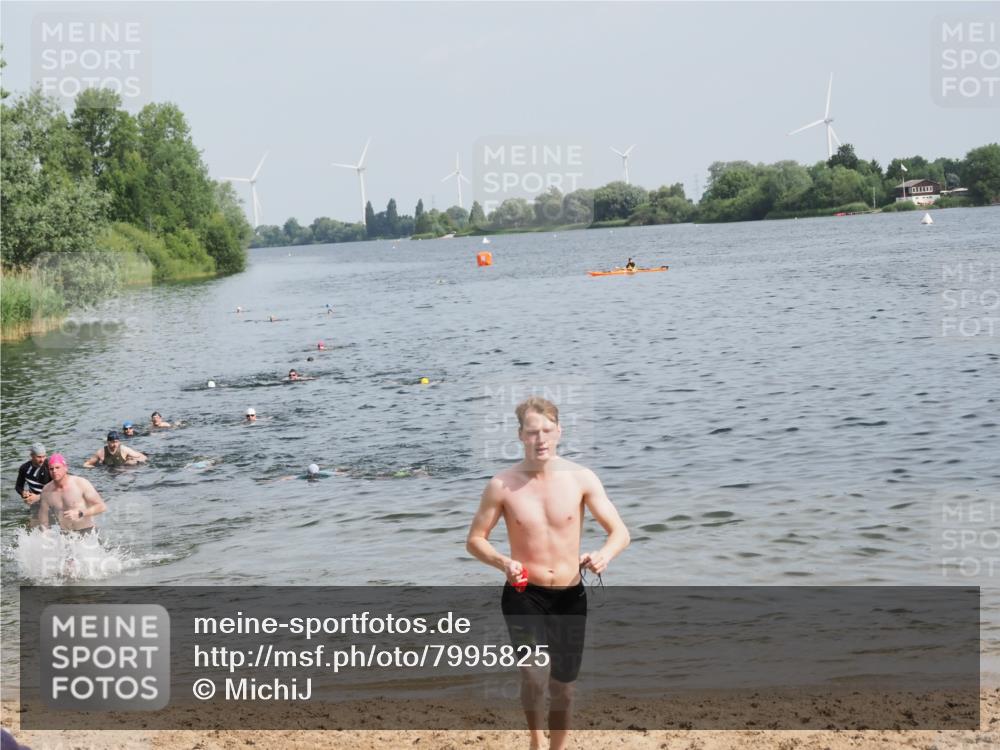 21.06.2025 - 27. Vierlanden-Triathlon MichiJ http://msf.ph/oto/7995825 15.06.2026 09:57:21 Schwimmen 293, 296, 324, 343 meine-sportfotos.de