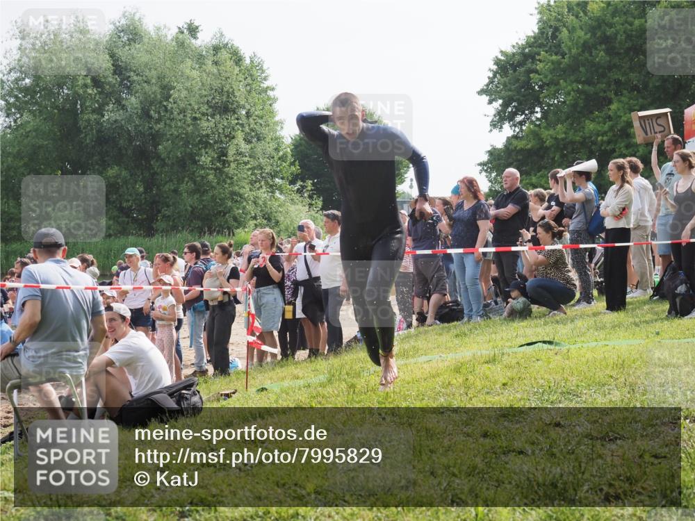 15.06.2025 - 27. Vierlanden-Triathlon KatJ http://msf.ph/oto/7995829 15.06.2025 09:55:21 Schwimmen 299, 306, 311, 327, 348, 353 meine-sportfotos.de
