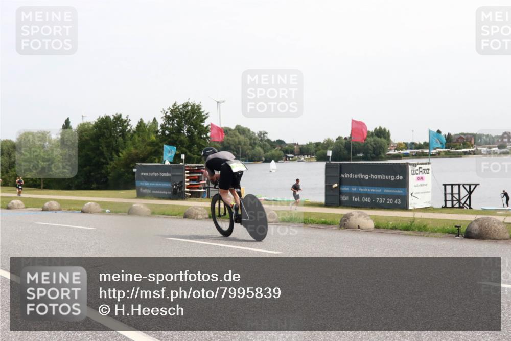 21.06.2025 - 27. Vierlanden-Triathlon H.Heesch http://msf.ph/oto/7995839 15.06.2025 11:28:28 Radfahren 753 meine-sportfotos.de