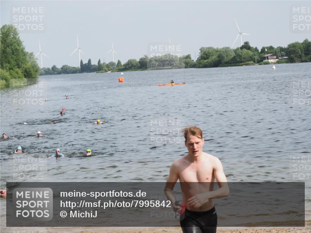 21.06.2025 - 27. Vierlanden-Triathlon MichiJ http://msf.ph/oto/7995842 15.06.2026 09:57:22 Schwimmen 293, 296, 324, 343 meine-sportfotos.de