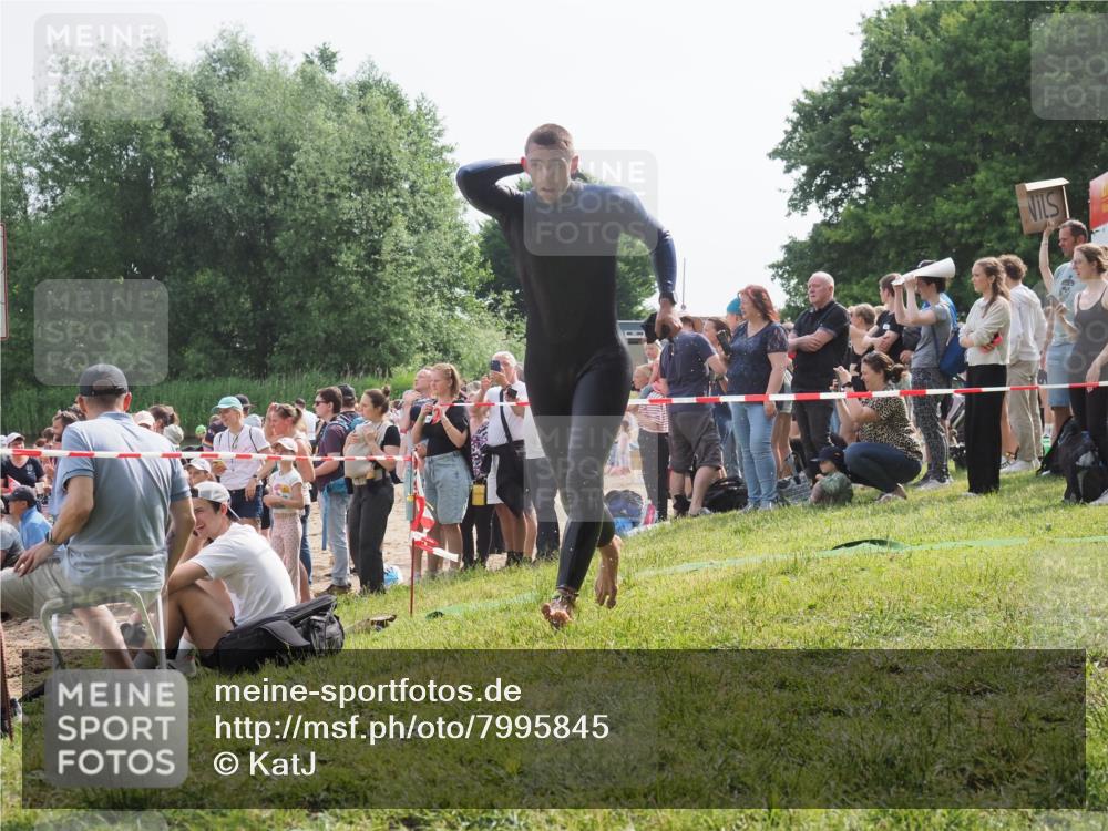 15.06.2025 - 27. Vierlanden-Triathlon KatJ http://msf.ph/oto/7995845 15.06.2025 09:55:21 Schwimmen 299, 306, 311, 327, 348, 353 meine-sportfotos.de