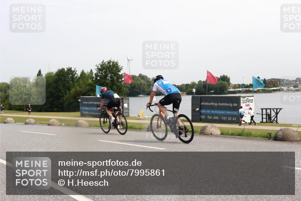 21.06.2025 - 27. Vierlanden-Triathlon H.Heesch http://msf.ph/oto/7995861 15.06.2025 11:28:37 Radfahren 925, 965 meine-sportfotos.de